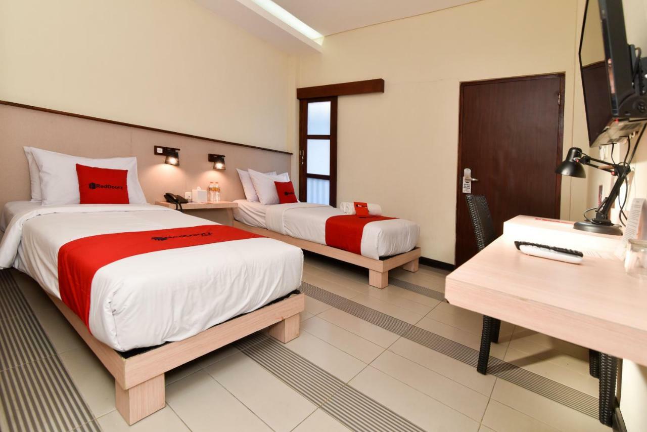 Reddoorz Near Legian Street Hotel Kuta Lombok Exterior foto